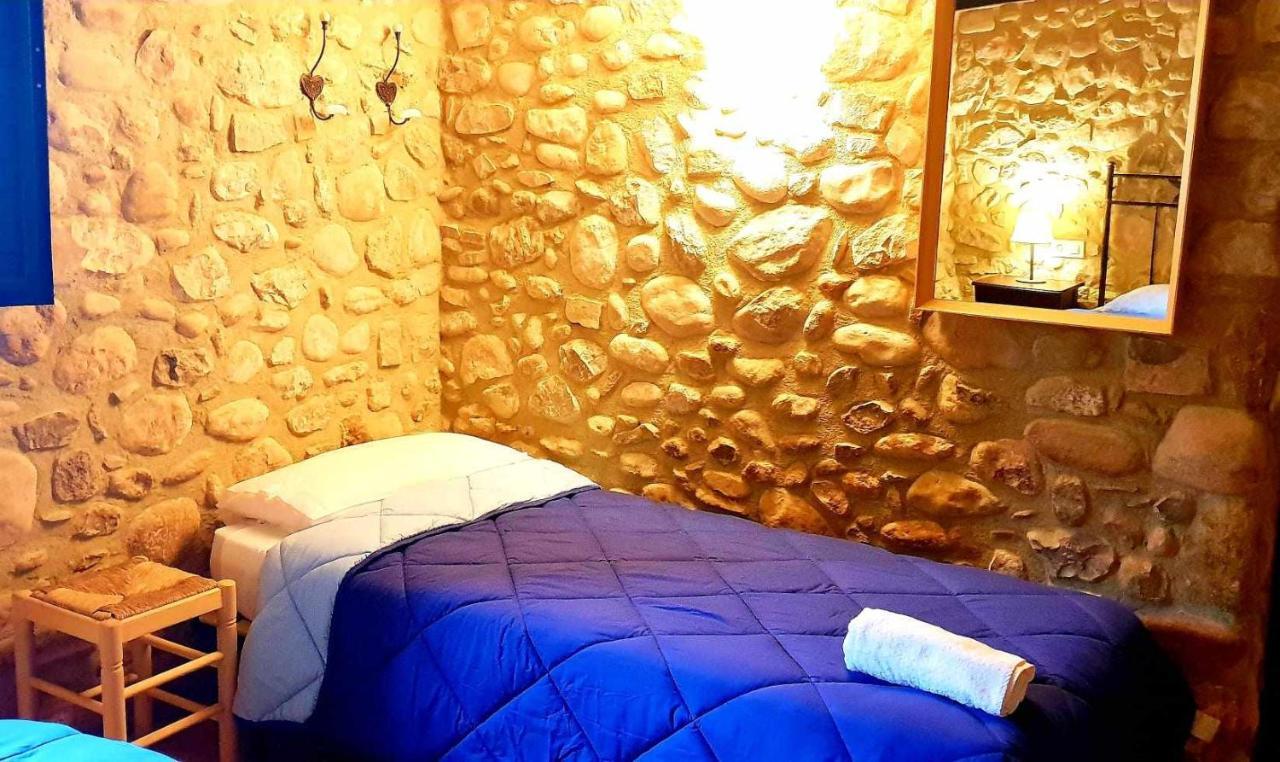 Masia Para Grupos Con Piscina Privada28 Pax Cabanelles Bagian luar foto